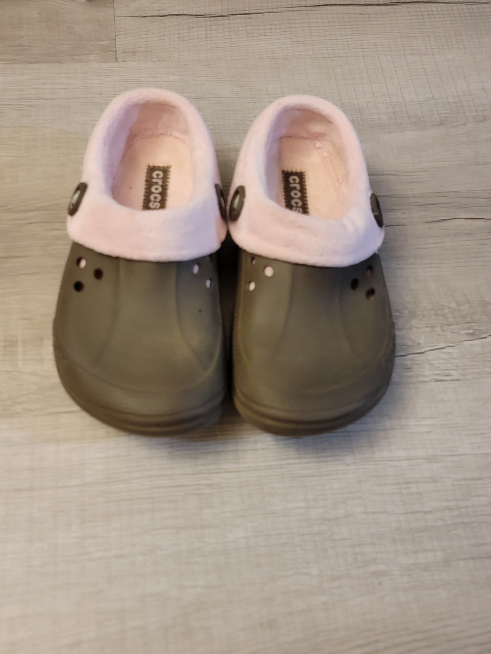 CROCS Women Cozy Lined Clog in Light Pink and Olive